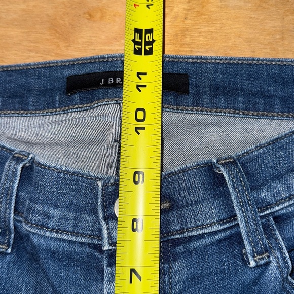 J Brand, Mid Rise,Selena Jeans. Like NEW condition. Size 27 - Picture 4 of 7